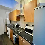 Flat5 419 North End Road