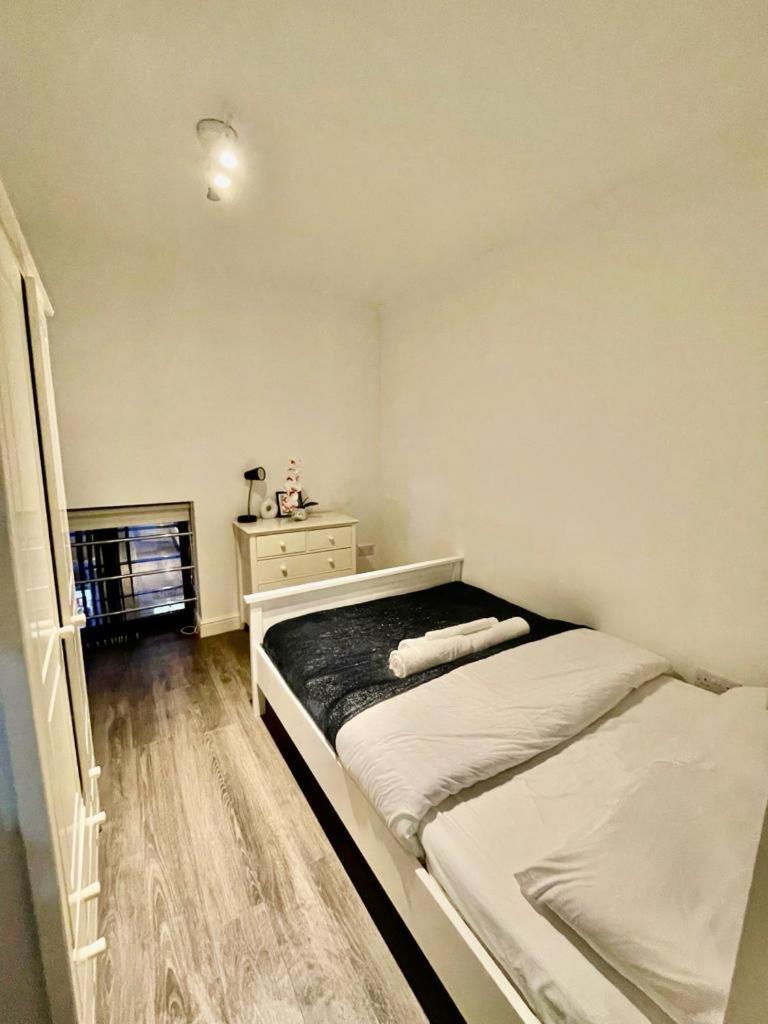 Flat5 419 North End Road Londra