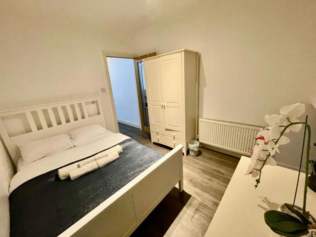 Flat5 419 North End Road